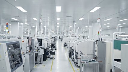 阳光电源光伏逆变器SMT生产车间自动化产线,产品出口150多个国家和地区。